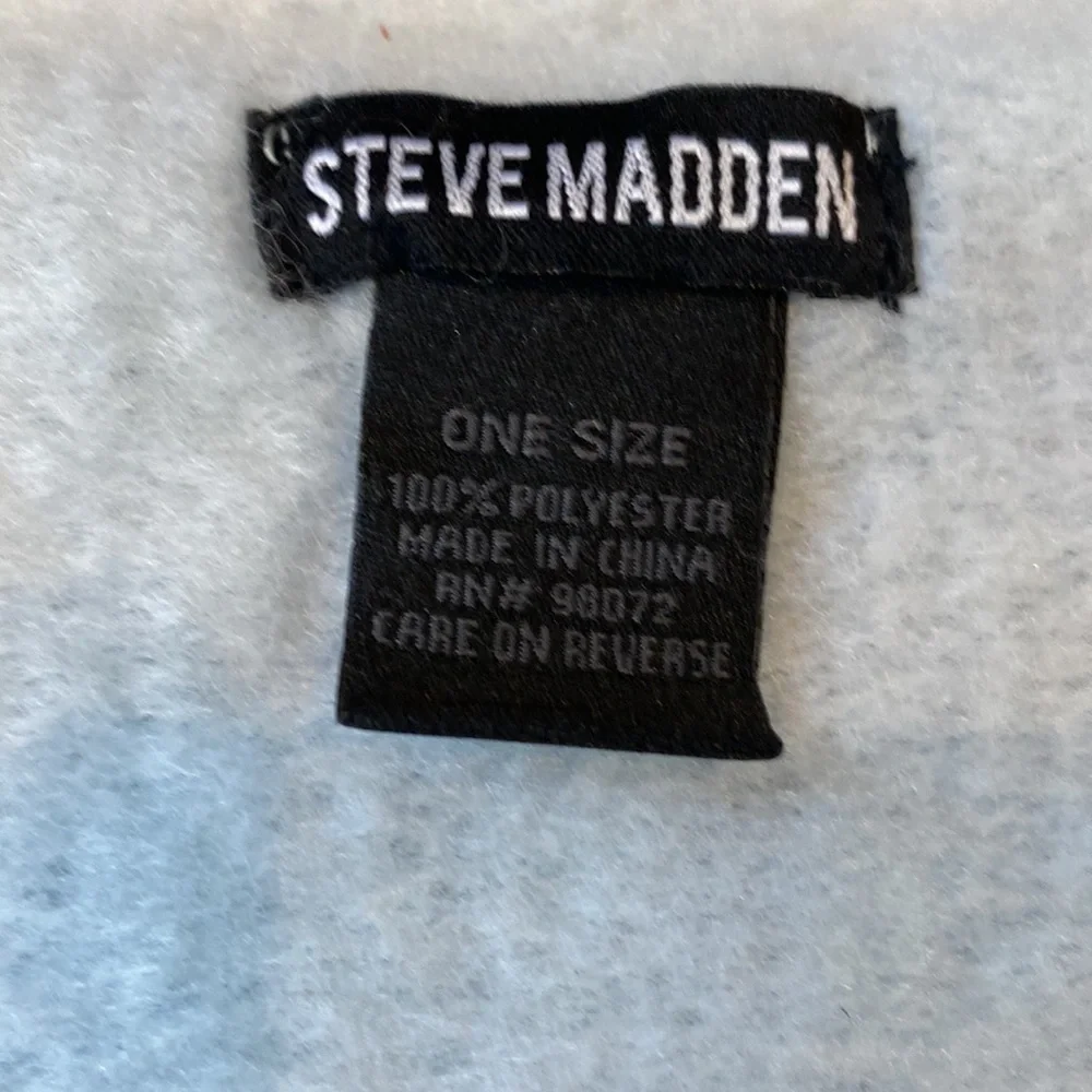 NWOT Steve Madden Fringed Blanket Scarf